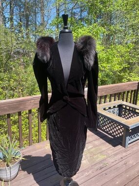 Elegant Black Velvet Skirt Set with Faux Fur Accent